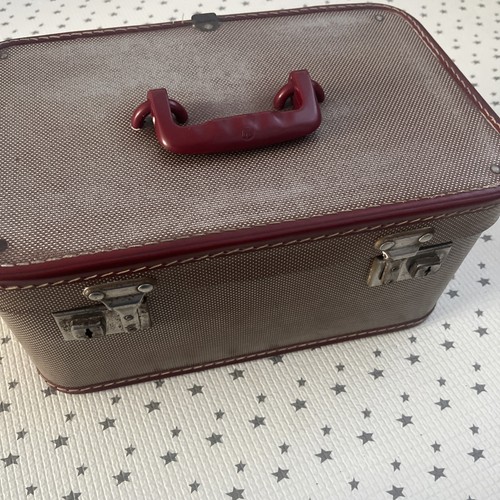 Vintage train vanity - vintage,