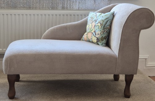 Small chaise longue lounge - chaise,