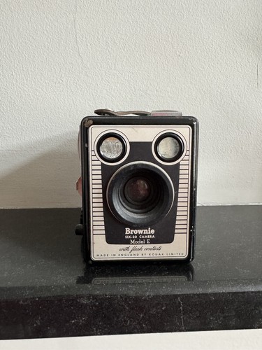 Kodak brownie six - six-20, camera