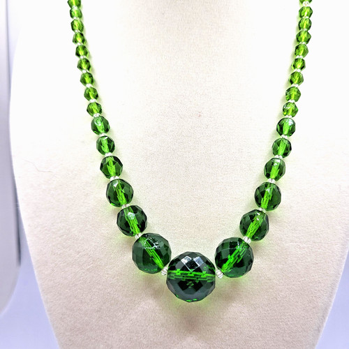 Vintage emerald color necklace - emerald,