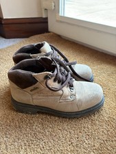 Leather Ellesse Lace-Up Boots in Tan With Brown Laces. Size 6