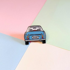Figaro Lapis Grey Enamel Pin -
