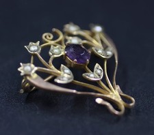 Antique 9ct Gold Brooch purple stone and seed pearls 