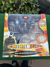 DOCTOR WHO : RADIO CONTROLLED DALEK BATTLE PACK WITH 9TH DOCTOR ACTION FIGURE N
