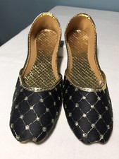 Pakistani Khusa / Flats Women