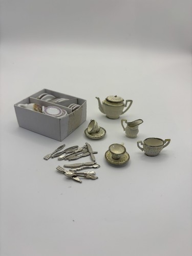 Dolls house accessories - dolls,,
