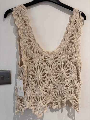 New beige short cami - new,