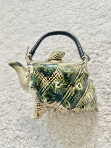 Majolica style conch - majolica, shell