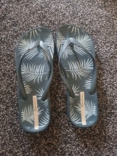 Ipanema Women's Flip Flops Size 4