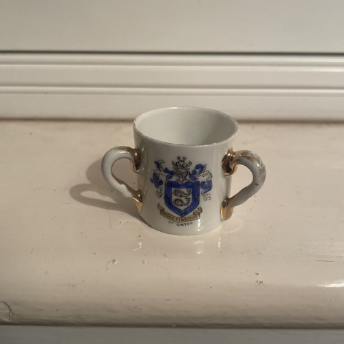 Unbranded crested ware - crested,