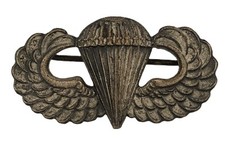 Vintage WW2 U.S. Army Paratrooper metal jump wings badge. F/size BRITISH MADE