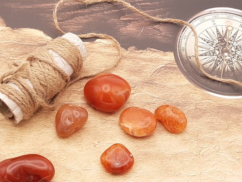 Carnelian natural tumbled - •,