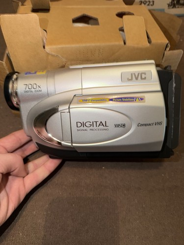 Jvc compact vhs camcorder - jvc,