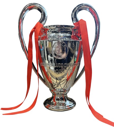 Kenny dalglish signed 32cm - signed,
