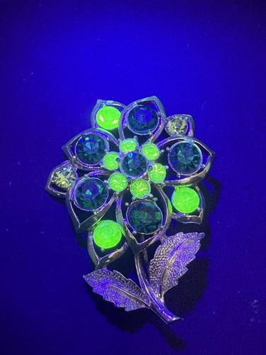 Vintage uranium flower brooch - flower,