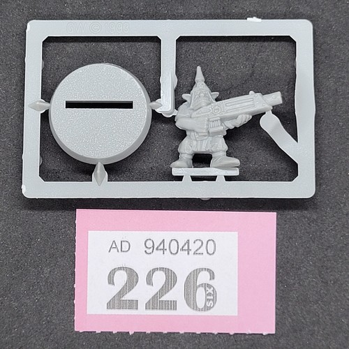 Gretchin sprue plastic - on,