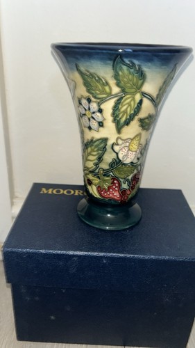 Moorcroft strawberry - moorcroft, ‘strawberry