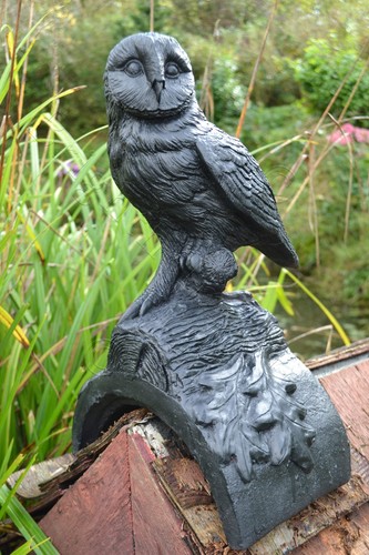 Owl roof finial half round