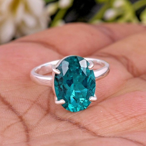 Oval shape colombian emerald - shape,