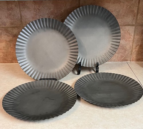 Corrugated tin metal scallop