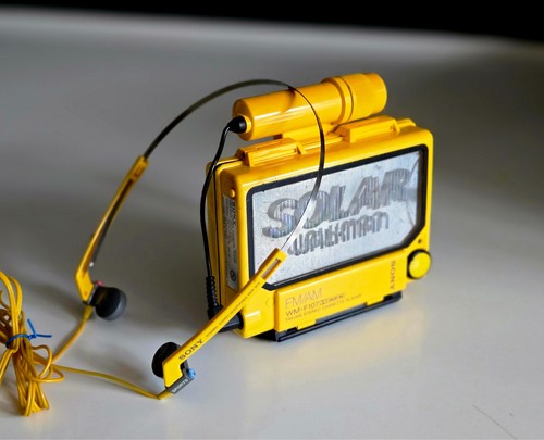 Sony f107 solar sports - wm-f107,
