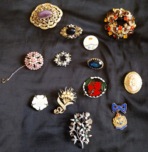 Vintage costume jewellery - vintage,