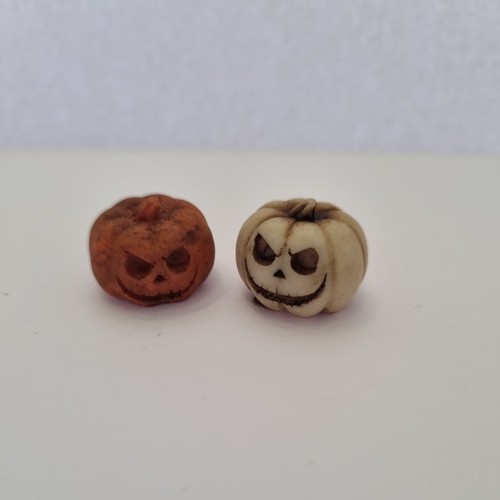 Dolls house miniatures 2 x - house,