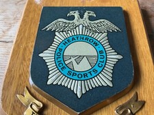 VINTAGE HEATHROW POLICE SPORTS CLUB - METROPOLITAN POLICE WALL PLAQUE/SHIELD