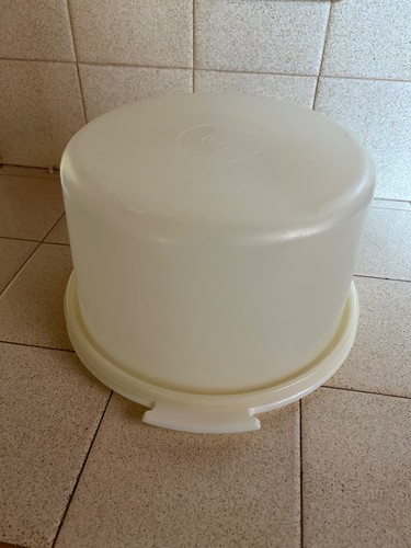 Vintage tupperware cake - cake, lidded