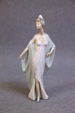 Lladro Talk of the Town