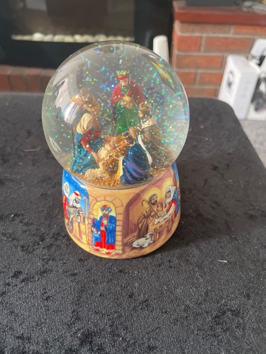 Past times musical snow globe - past,