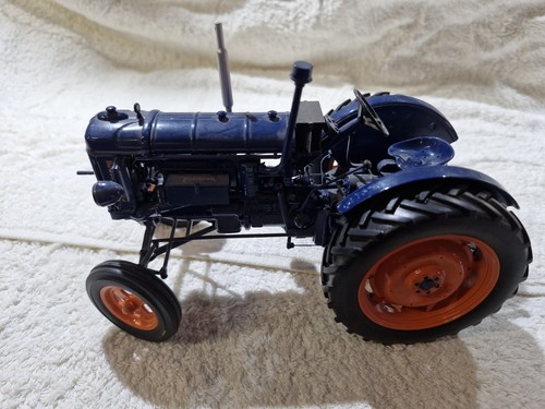 Universal hobbies diecast - universal,