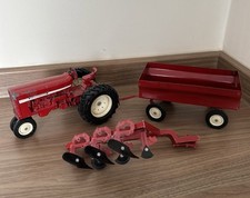 VINTAGE ERTL 544 International Tractor, trailer & plough USA 1976