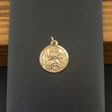 (AGJ) 9ct Yellow Gold 13.9mm St Christopher Pendant 1.4g