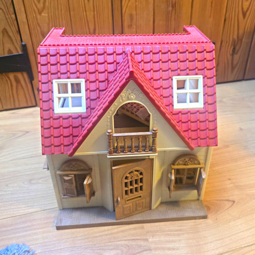 Sylvanian families red roof - families,