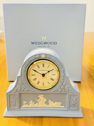 Wedgwood pale blue - pale,