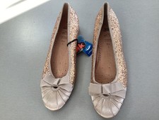 Ladies Caprice Walking On Air