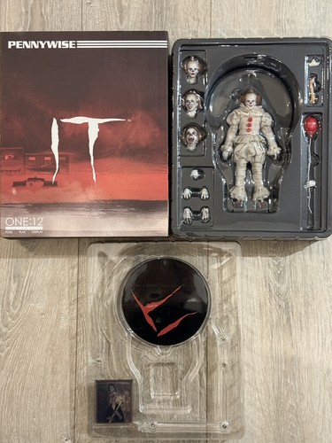 Mezco one pennywise it - one:12,