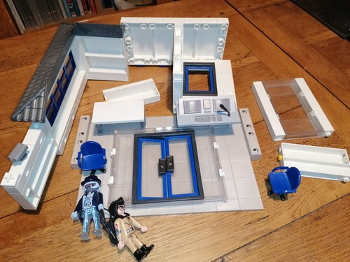 Playmobil police station bits - playmobil,