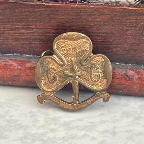 Vintage badge girlguiding - vintage,