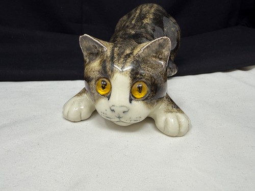 Vintage mike hinton cat laying - mike,
