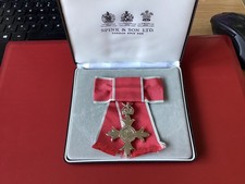 ORIGINAL MBE 2nd TYPE LADIES SILVER SHOULDER BADGE AND CASE OF ISSUE