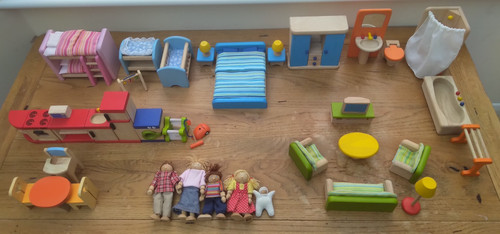Pintoy wooden dolls house