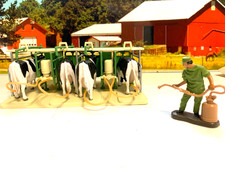 BRITAINS.1:32.FARM.MILKING