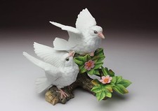 Double Dove Open Wings Bisque