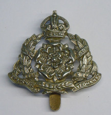 Original Derbyshire Yeomanry "KC" British Army Military Cap Badge.