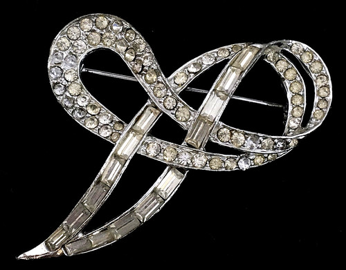 Silvertone swirl ribbon brooch - silvertone,