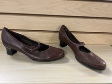 NWOB Munro American Saddle 7 N