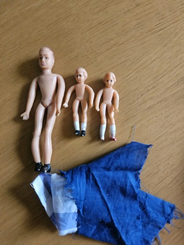 Vntage dolls house family - vntage,