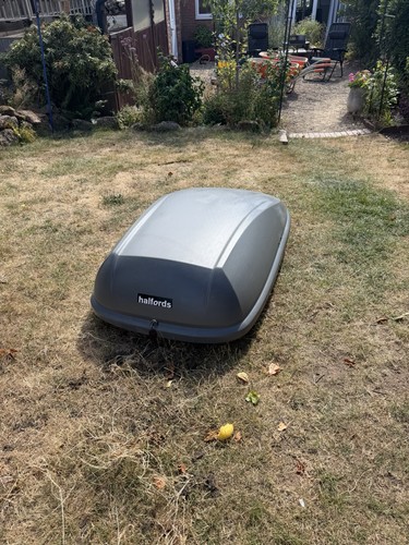 Halfords roof box - box, with